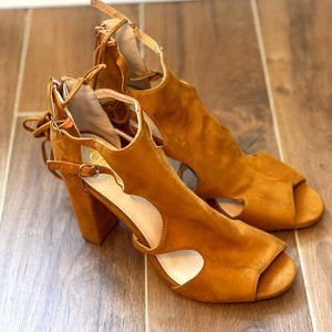 Suede Block Cutout Heel Size 10 in Chesnut 4 inch heel